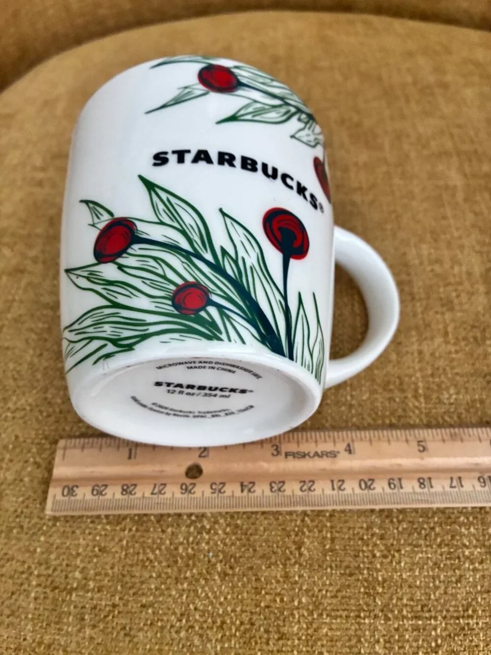 Starbucks 2020 Ceramic Holiday Mug 12 oz Christmas‎ Evergreen Berry Branch EUC